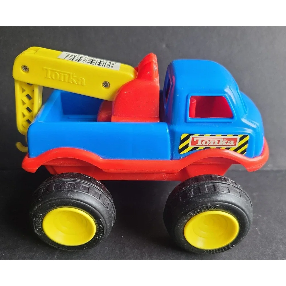 Vintage My First Tonka Tough Junior TOW TRUCK Model 76810 Hasbro Blue Red Yellow